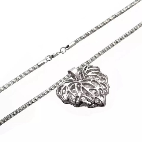 Heart Necklace W/Floating Crystals. - Picture 3 of 3